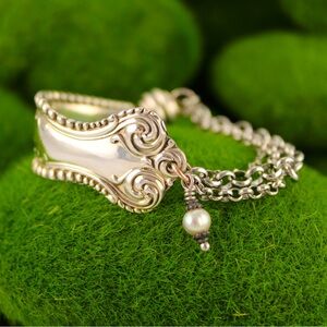 Charming beaded bracelet